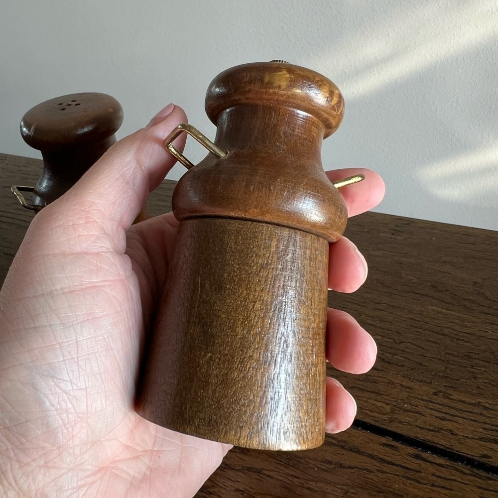 Vintage Wooden Salt Shaker and Pepper Mill Grinder Set 4.5” Tall - Picture 8 of 10